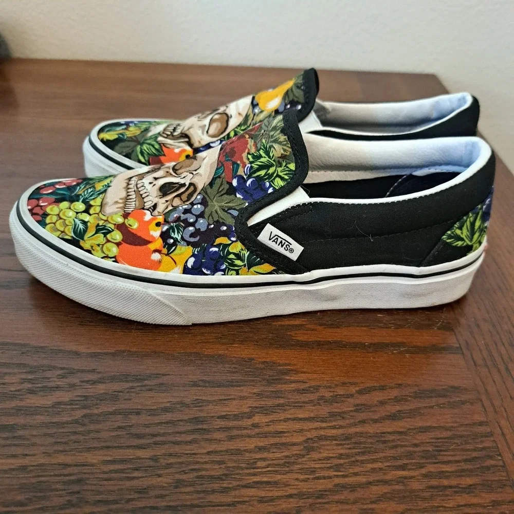 Vans Classic Slip-On Still Life Skull Fruit Black White Mens 6 Women 7.5